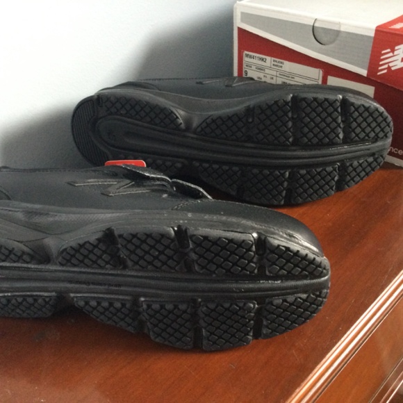 New Balance Men’s Leather Walking Shoes ..new in box